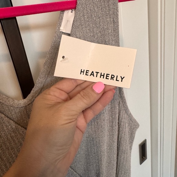 NWT Gray Sleeveless V-Neck Romper - Picture 4 of 7